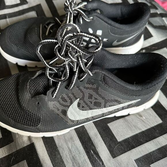 Nike Flex 2015 Run Athletic Shoe - Picture 1 of 9